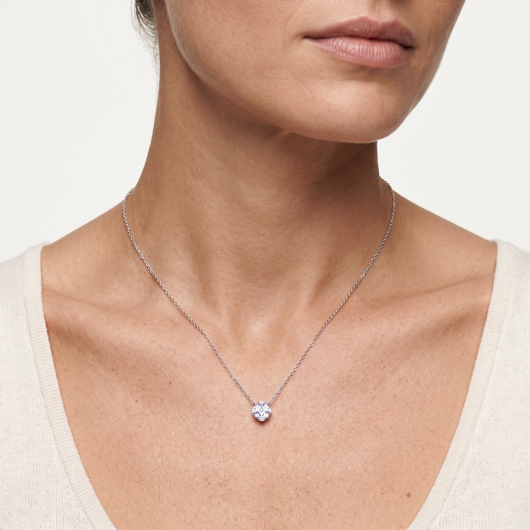 Astera Solitaire Necklace 18k White gold 1.5ct