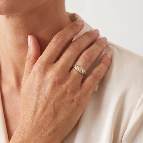 Élan Twist Diamond Ring 18k Yellow Gold
