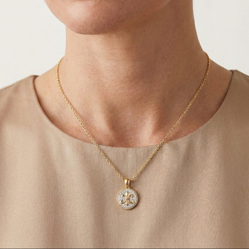 Héritage Medallion Diamond Pendant