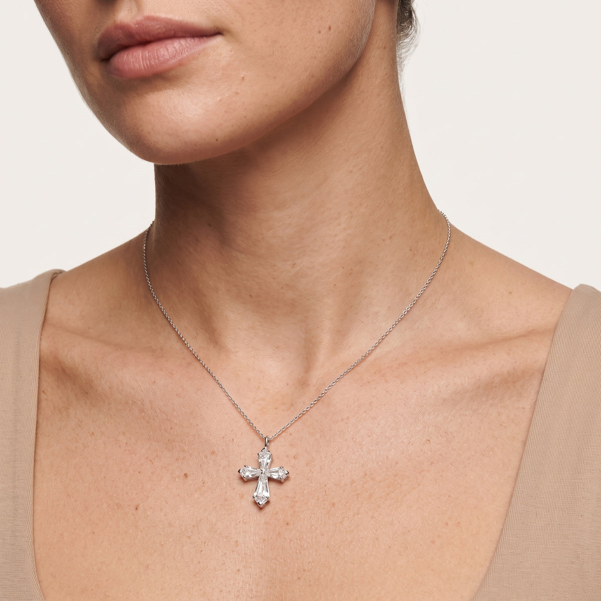 Étoile Kite Cross Pendant 18k White Gold