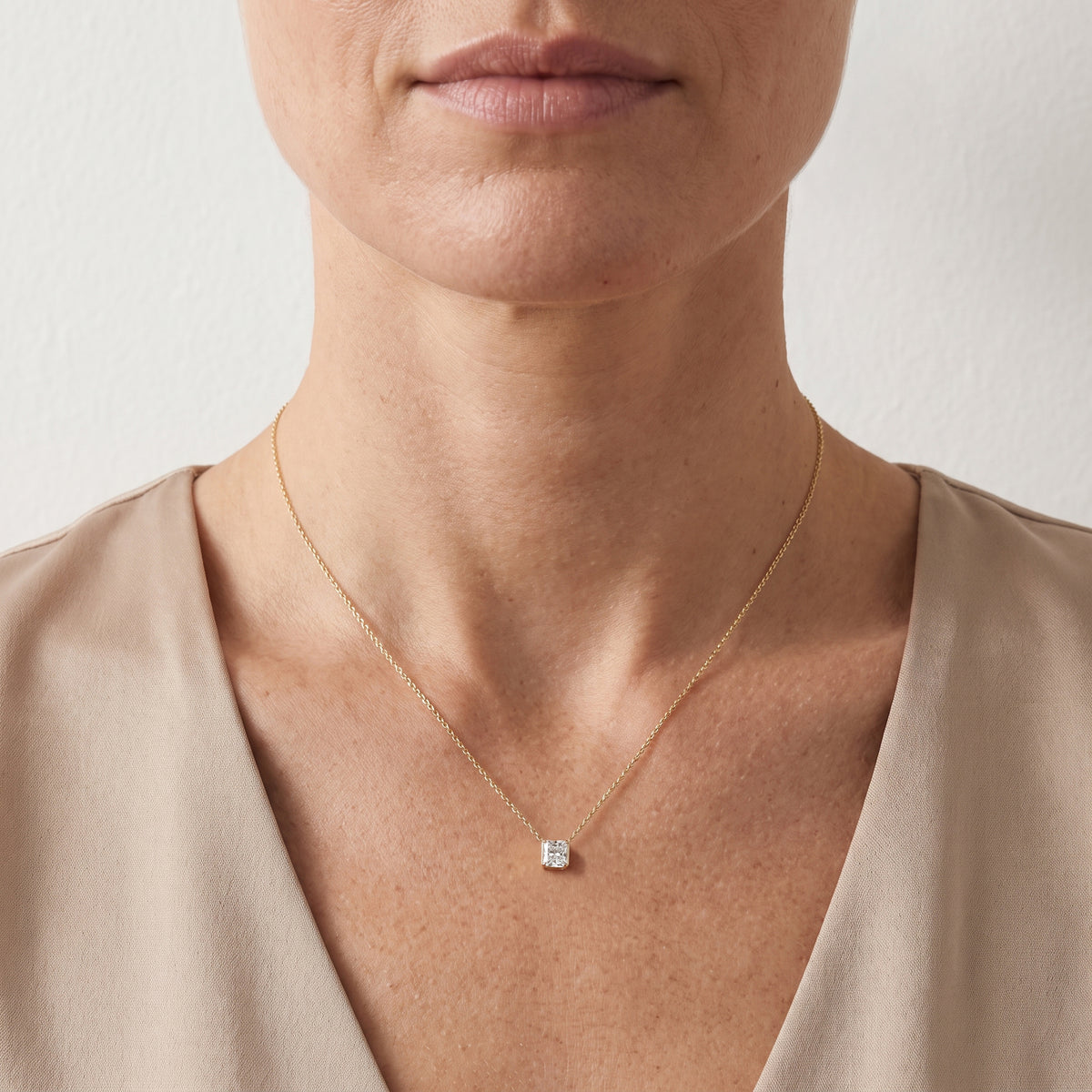 Lumière Radiant Solitaire Necklace 18k Yellow Gold 1 CT